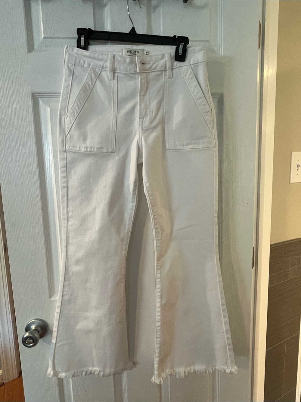 Hidden White mid-rise Crop Flare Pants NWT